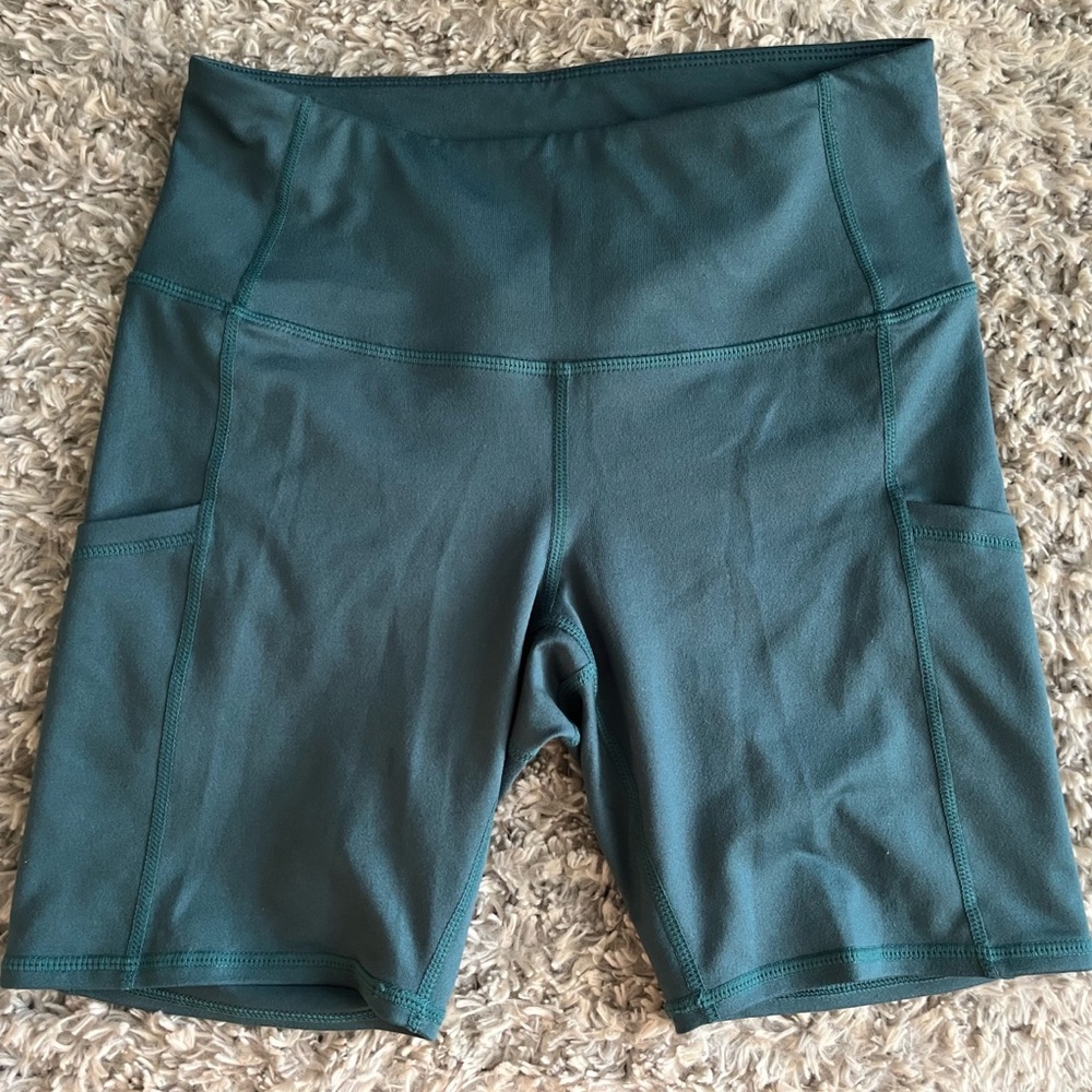 Zella Bike Shorts w pockets